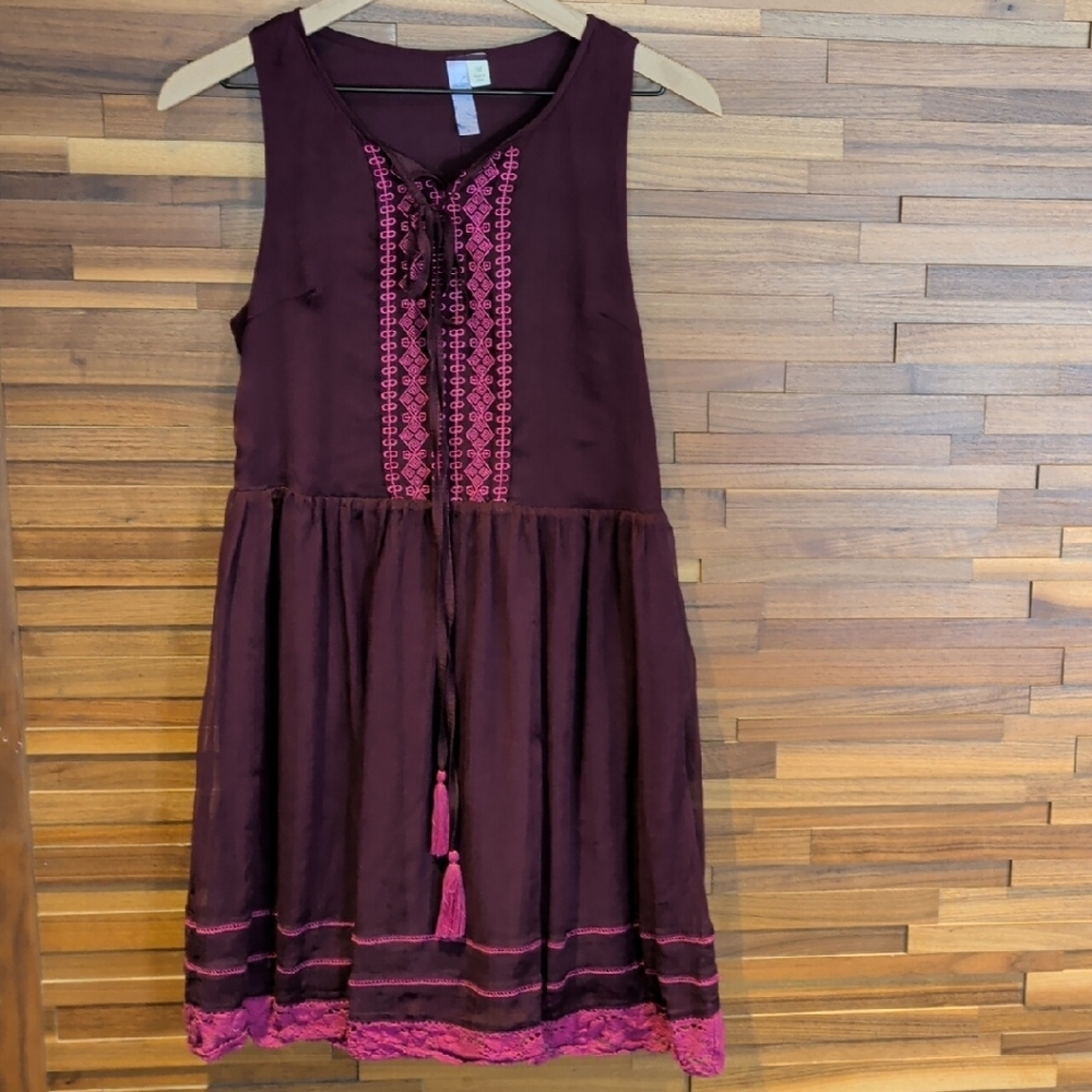 Alya Sleeveless Midi Dress in Plum with Pink Embroidery